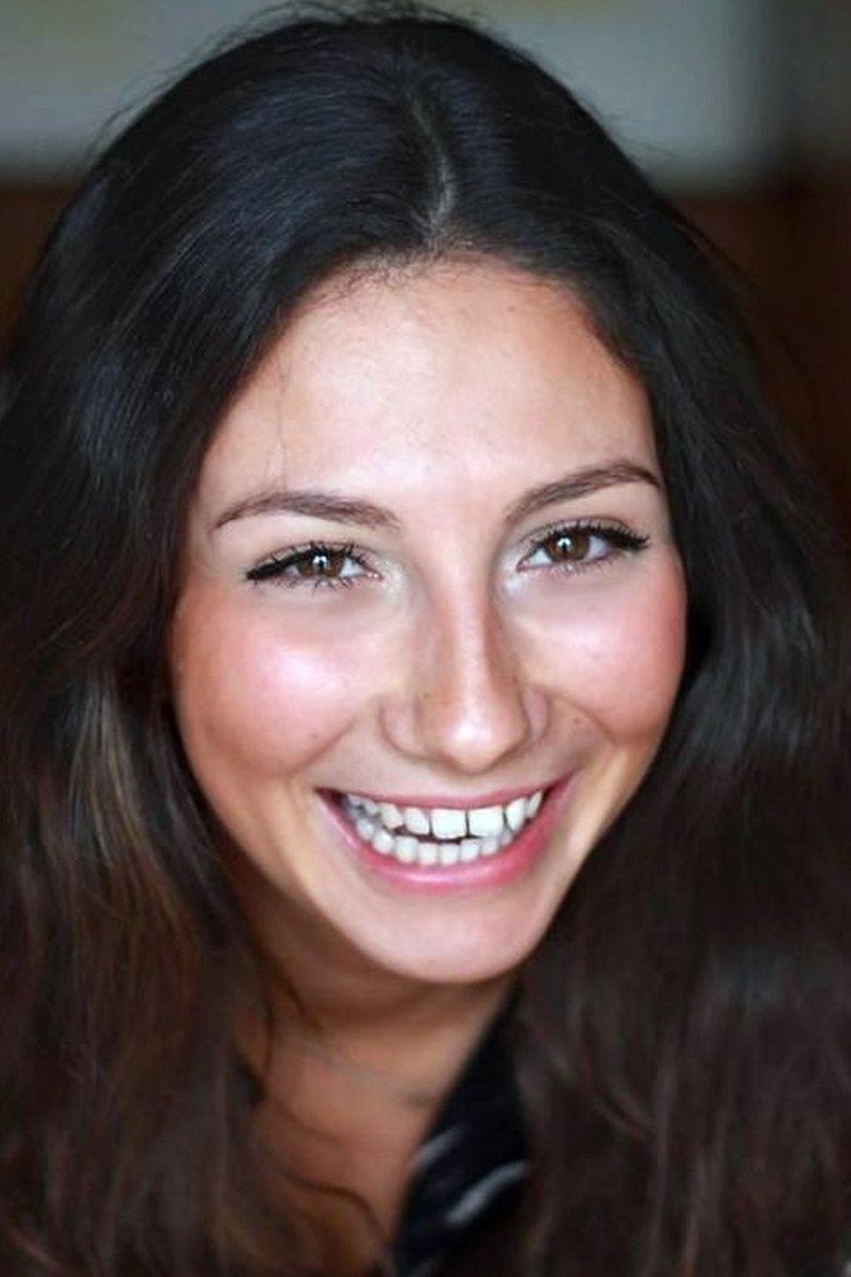 Samantha Amouyal Portrait of Samantha Amouyal