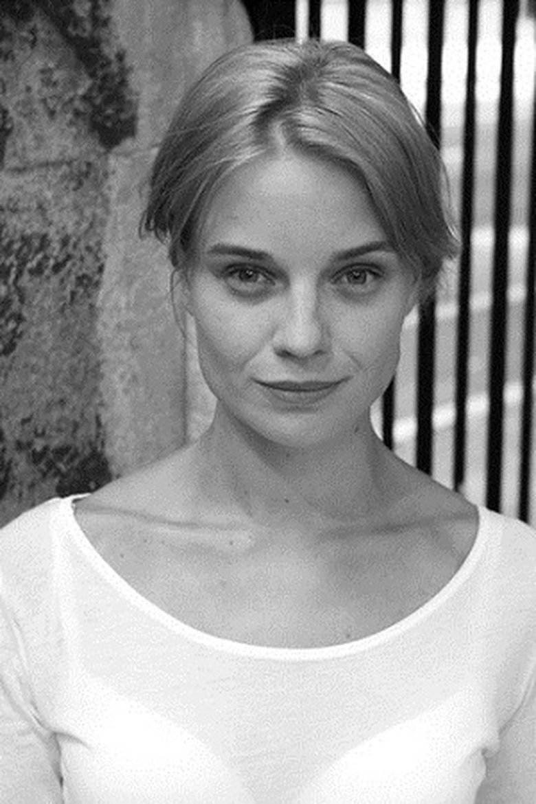 Hannah Yelland Portrait of Hannah Yelland