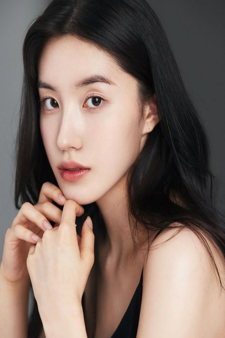 Park Si-yeon Portrait of Park Si-yeon