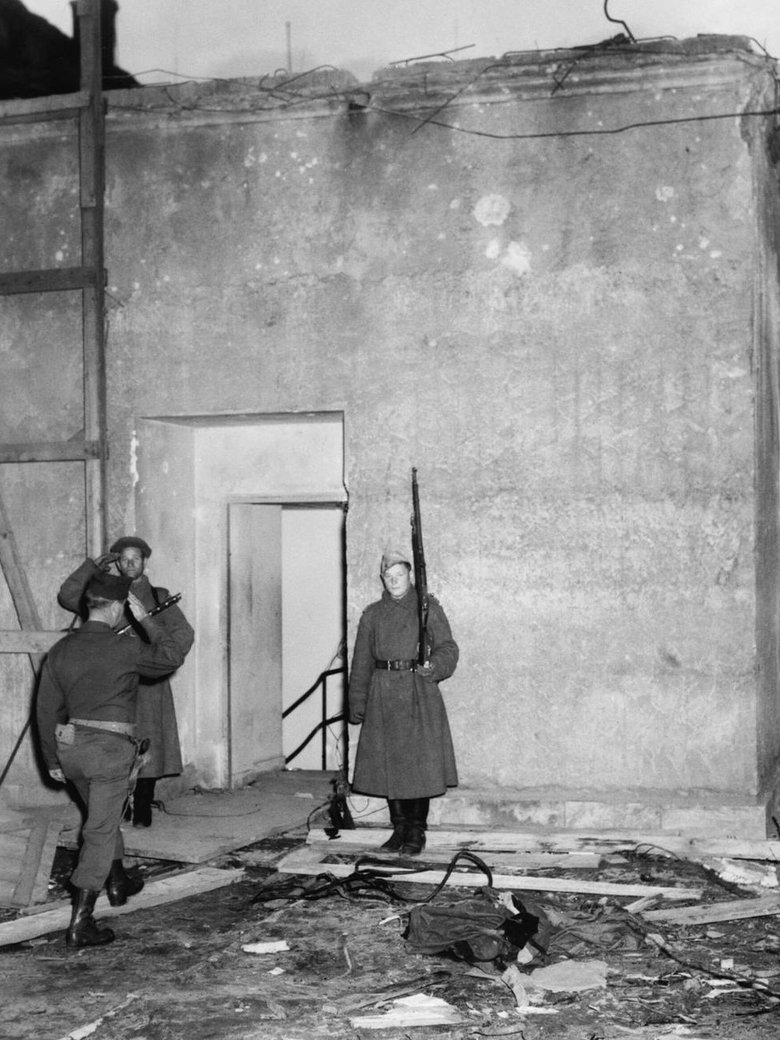 Episodes in Hitlers Tod - Miniseries - Miniseries Poster of Episodes in Hitlers Tod - Miniseries - Miniseries