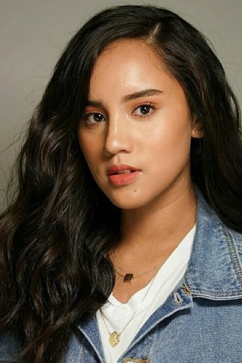 Portrait of Julianne Gomez