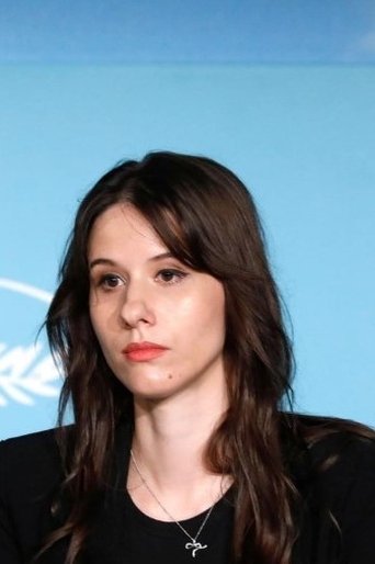Portrait of Noémie Devide