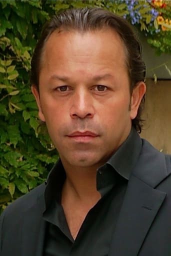 Portrait of Nelson Vasquez
