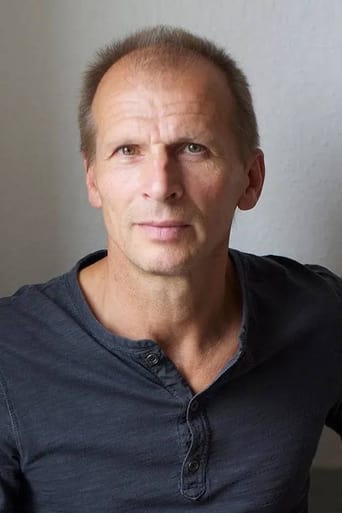 Portrait of Jens-Uwe Bogadtke