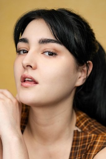 Portrait of Maddie Mills