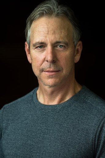 Portrait of Robert Traveiler