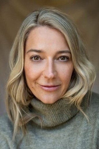 Portrait of Elle Dawe