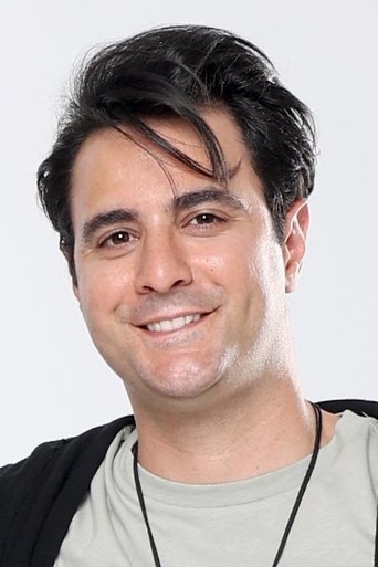 Portrait of Ian Stratis