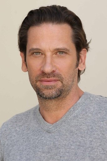 Portrait of Roger Howarth