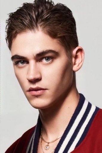 Portrait of Hero Fiennes Tiffin