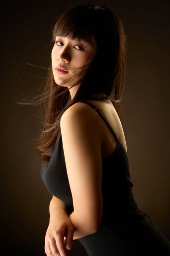 Portrait of 何洛瑤
