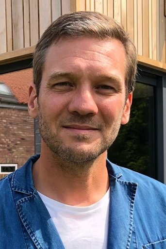Portrait of Charlie Luxton