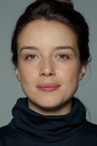Portrait of Juliana Pinah