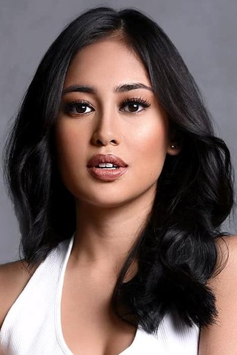Portrait of Elle Villanueva