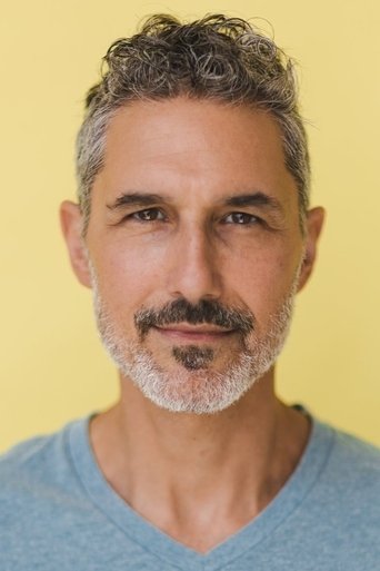 Portrait of Ethan Zohn