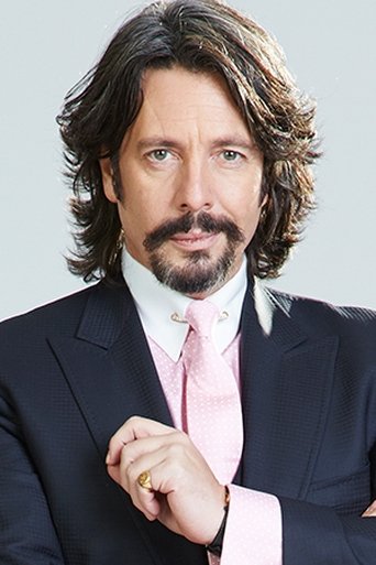 Portrait of Laurence Llewelyn-Bowen