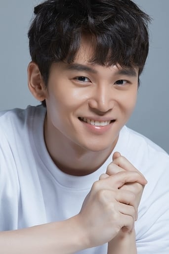 Portrait of Han Jun-woo