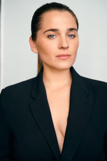 Portrait of Taryn Kelly