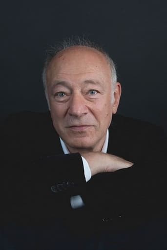 Portrait of Simon Bakhouche