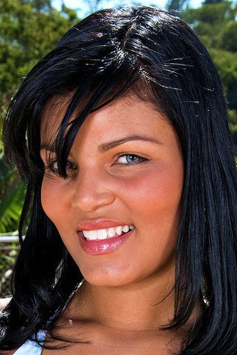 Portrait of Jade Jardelli