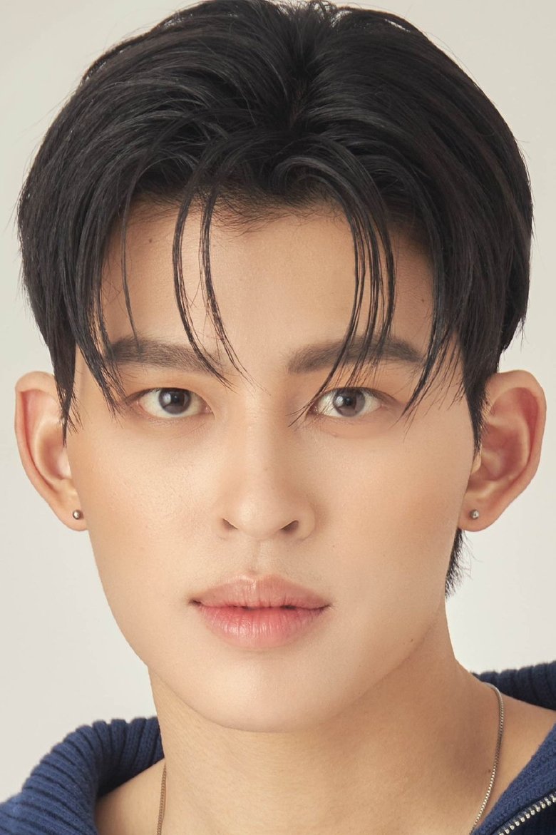 Portrait of Naravit Lertratkosum