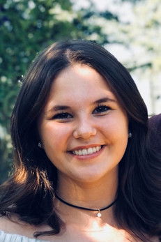 Portrait of Axana Kennes