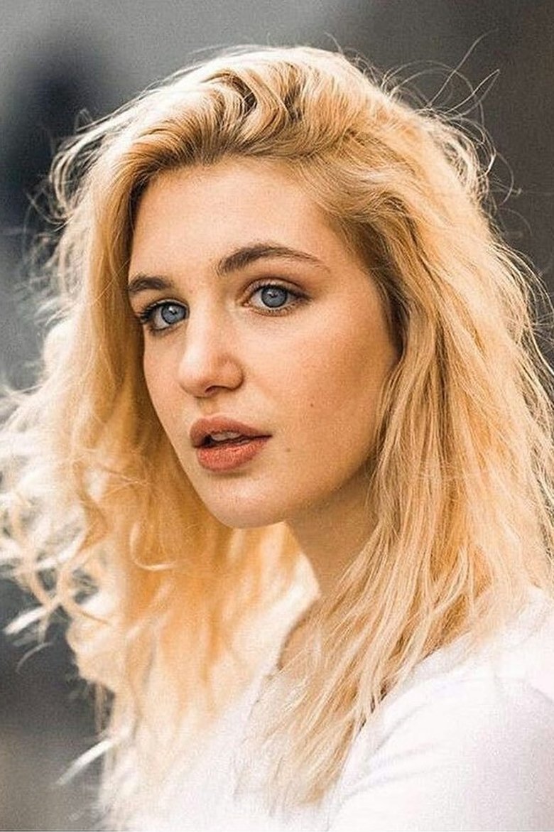 Portrait of Sophie Nélisse
