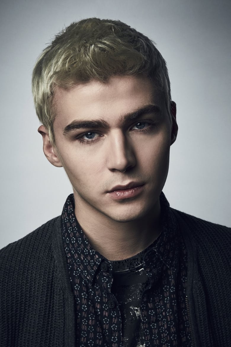 Portrait of Miles Heizer