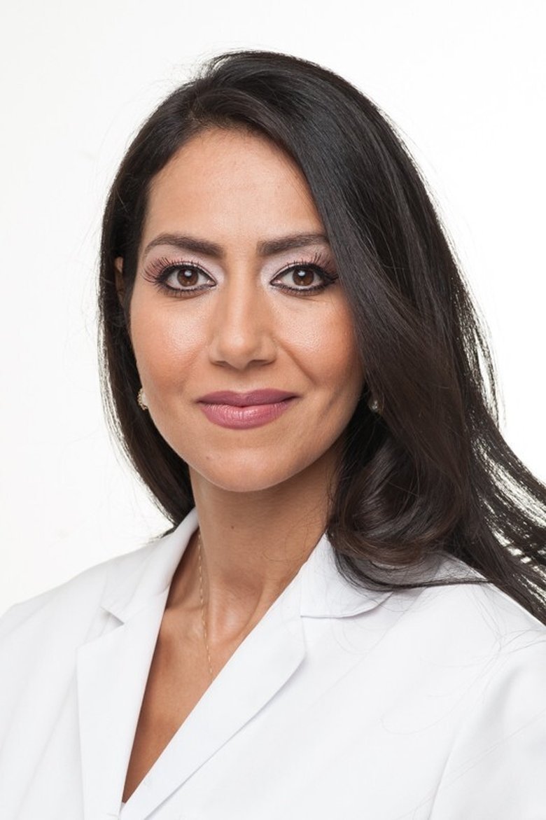 Portrait of Mouna Esmaeilzadeh