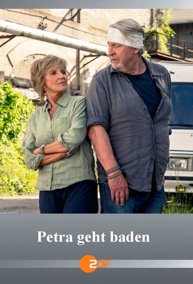 Poster of Petra goes Swimming
