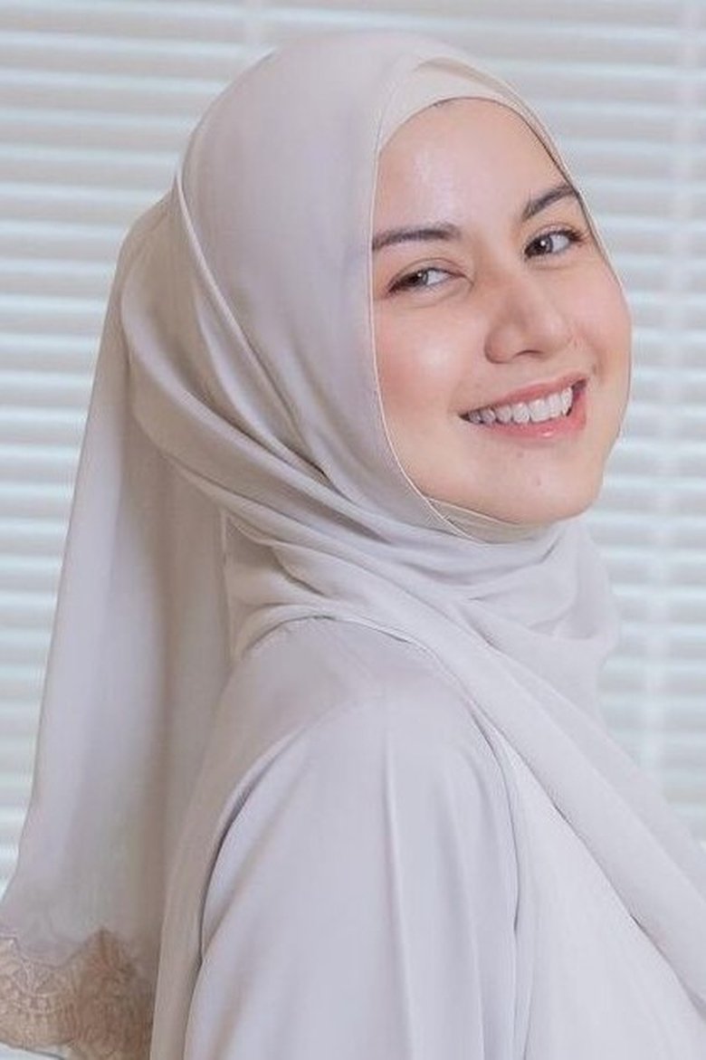 Portrait of Lisa Surihani