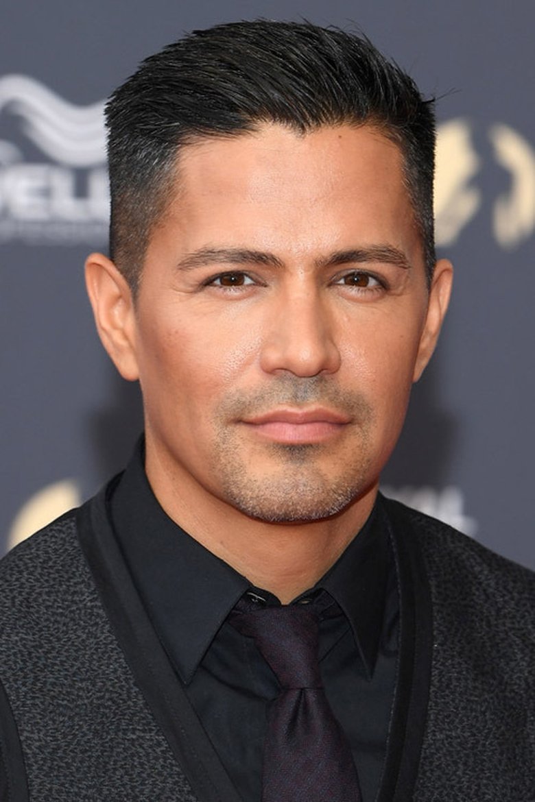 Portrait of Jay Hernandez