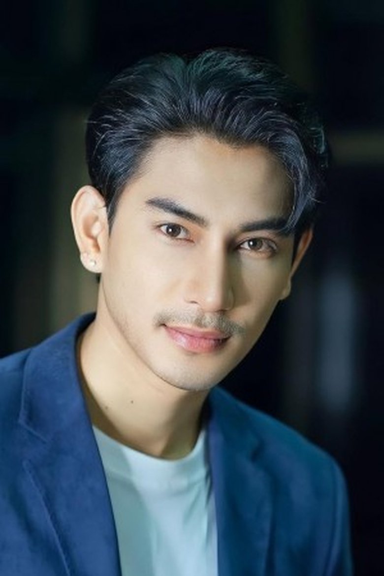 Portrait of Paksawat Bunluesap