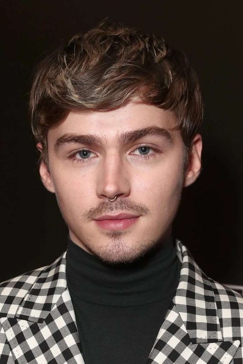 Portrait of Miles Heizer