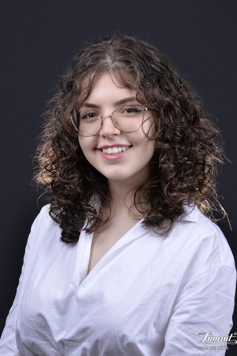 Portrait of İdil Çenberci